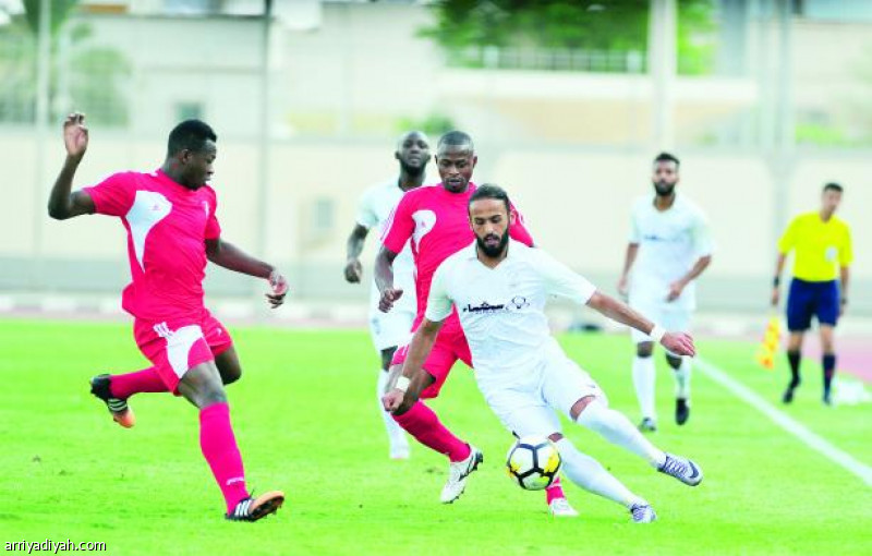 الوحدة يتغلب على الطائي