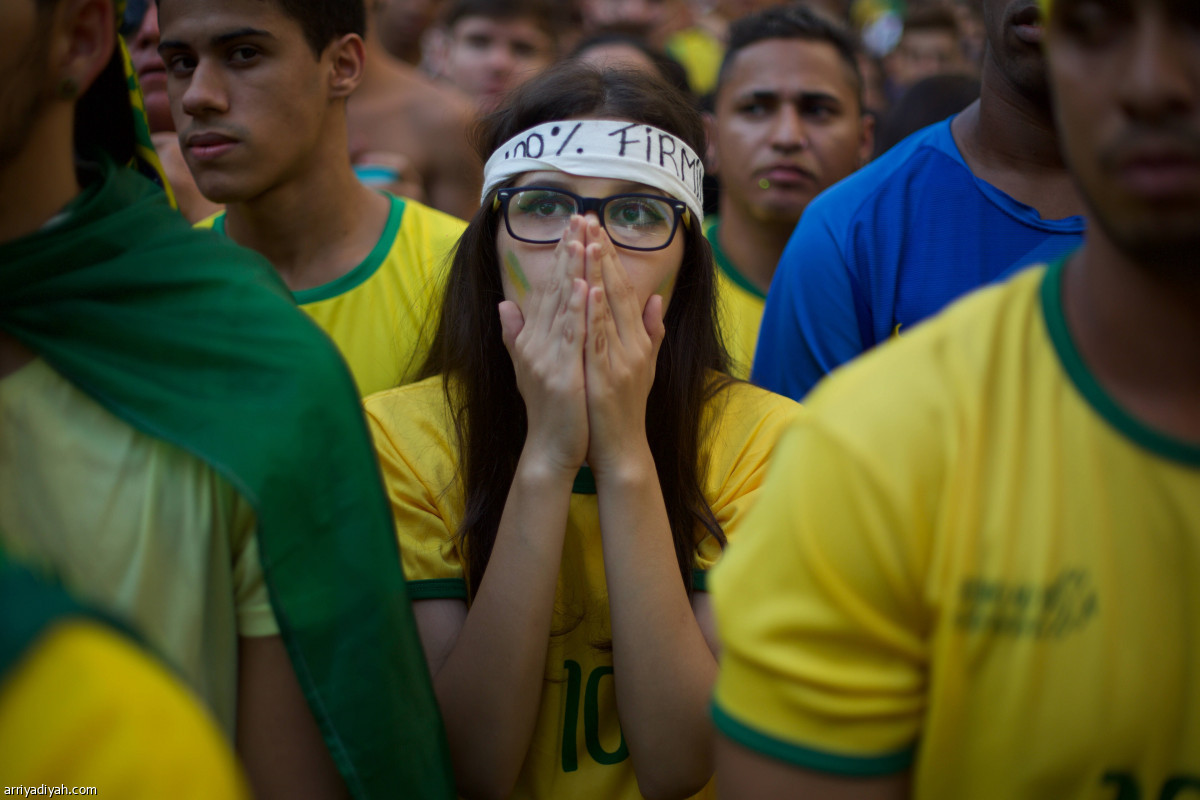 برازيليات يذرفن الدموع