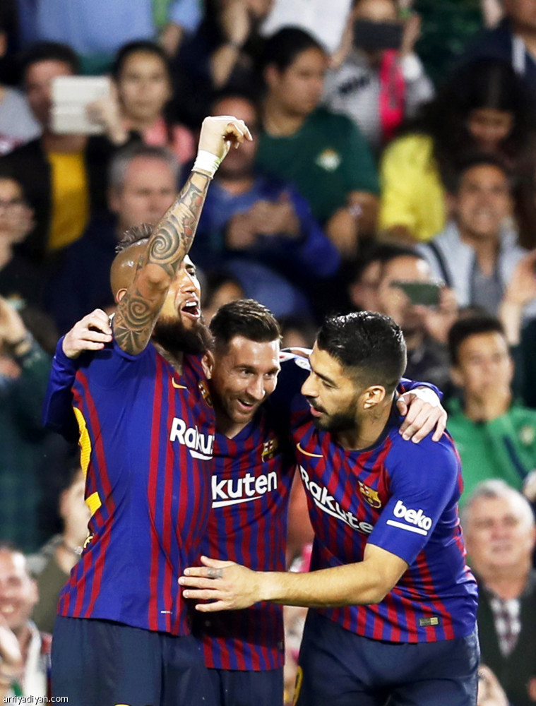 Messi trio steals Barcelona in the lead