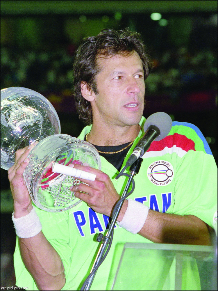 لاعب كريكيت 
مرشح لرئاسة باكستان