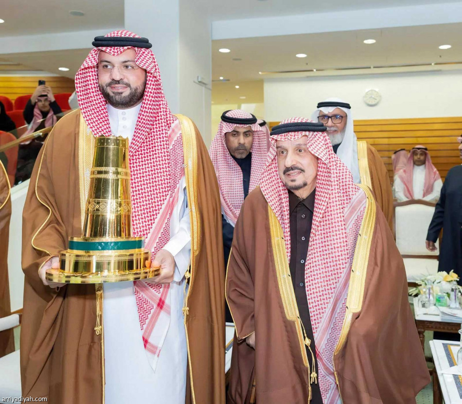 فيصل بن بندر يتوج الفائزين بـ «كأس المؤسس»