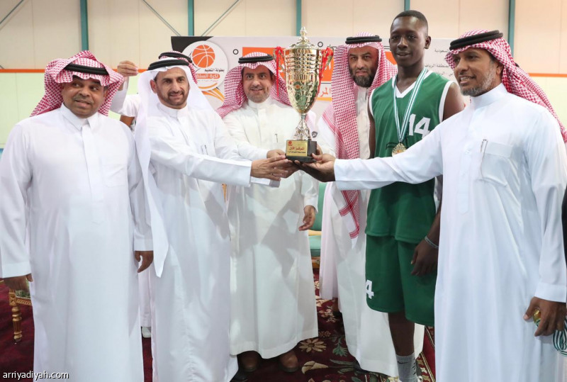 الغنام يتوج منتخب تعليم الرياض ببطولة السلة