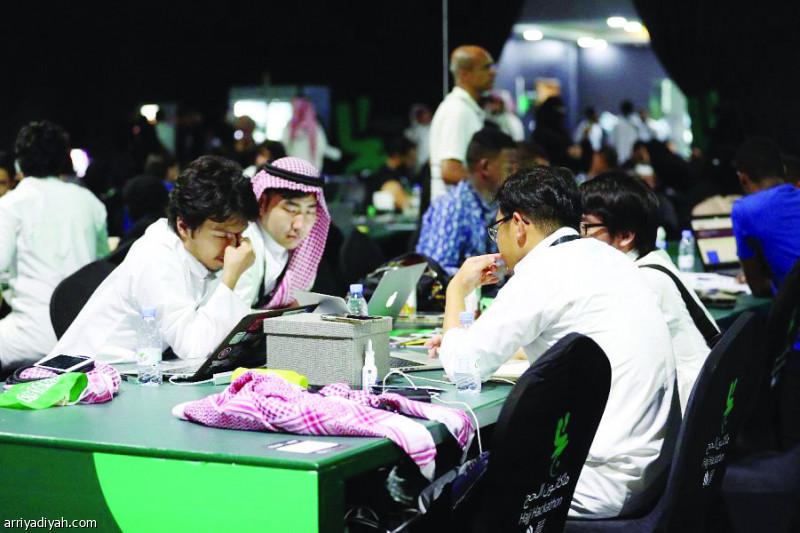 تحد ياباني بالزي السعودي