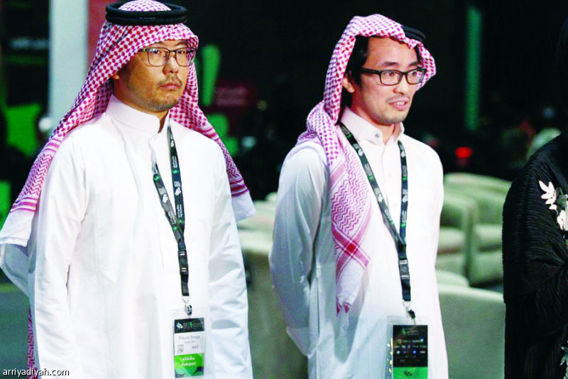 تحد ياباني بالزي السعودي