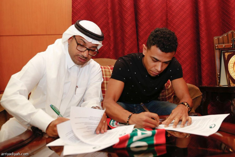الاتفاق يغلق تعاقداته بالبرازيلي روزا