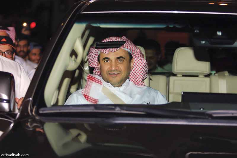 صورة التقطت لخالد البلطان رئيس الشباب لحظة وصوله إلى ناديه لمباشرة مهامه للمرة الأولى بعد التكليف (المركز الإعلامي ـ الشباب)