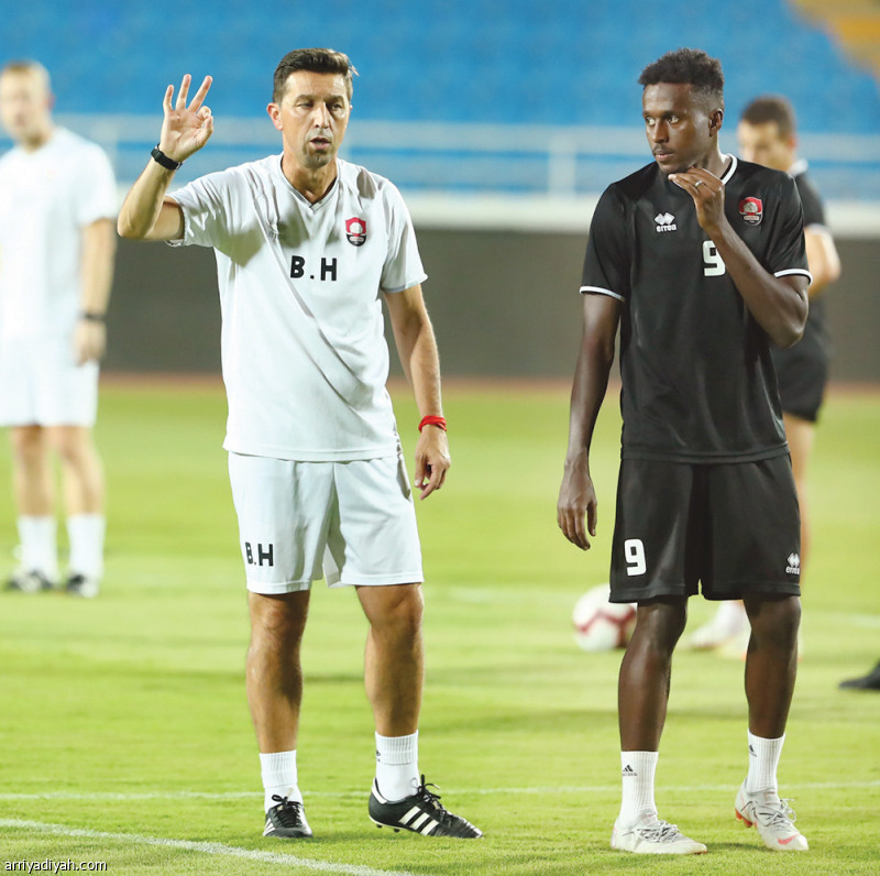 الهلال
أمام الرائد.. والاتحاد يواجه القادسية