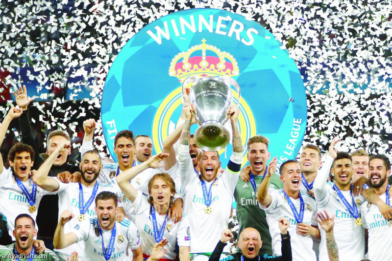 صورة التقطت للاعبي ريال مدريد يحتفلون بلقب النسخة الأخيرة من دوري أبطال أوروبا (أرشيفية)