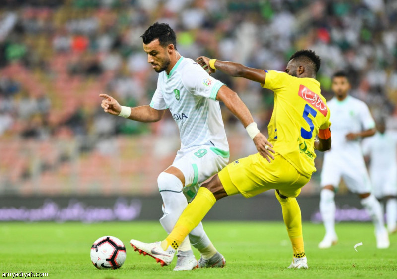 الأهلي يبدأ النزيف مبكرا.. والعويس ينقذه من السقوط