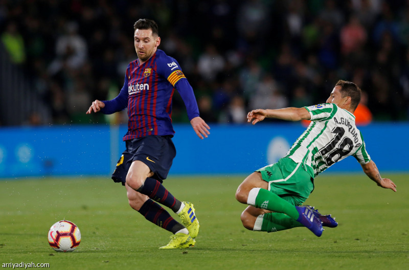 Messi trio steals Barcelona in the lead