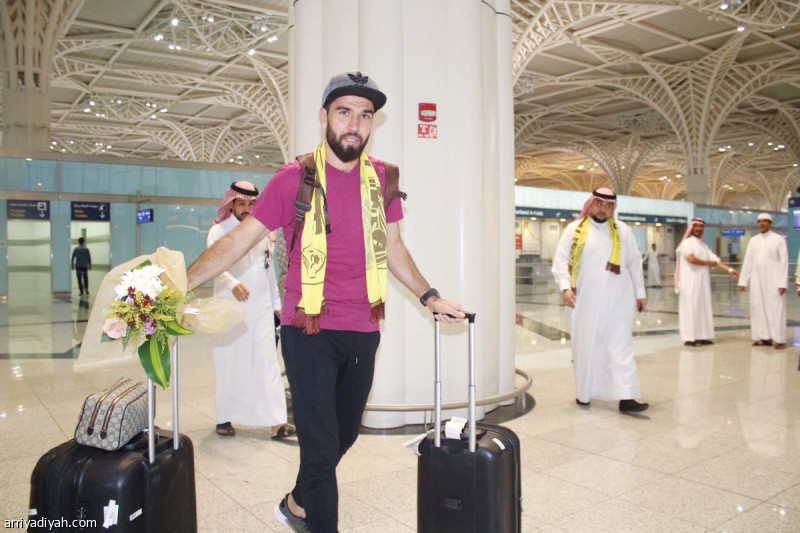 صورة التقطت أمس لتامر حاج محمد في مطار الأمير محمد بن عبد العزيز(المركز الإعلامي ـ أحد)