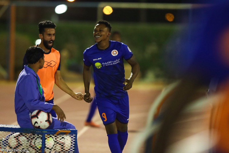 دوري الأولى: العين يتمسك بالصدارة والوشم يحقق الفوز الأول