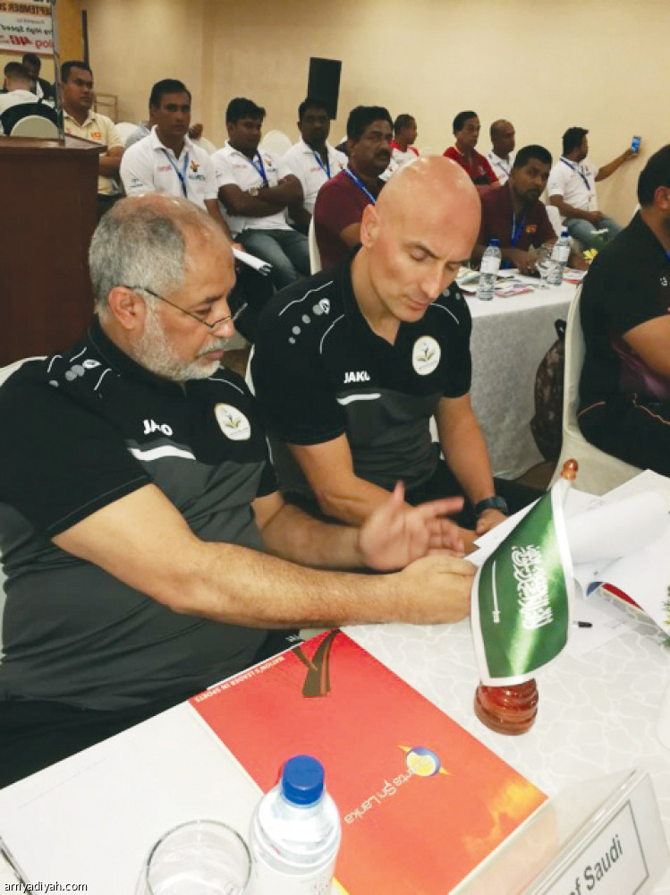 صورة التقطت أمس لزراكو مدرب المنتخب السعودي للكرة الطائرة خلال الاجتماع الفني قبل المباراة