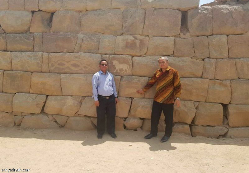 صورة التقطت للإندونيسي شفاعات غفور خلال زيارته لموقع الأخدود الأثري في نجران (واس)