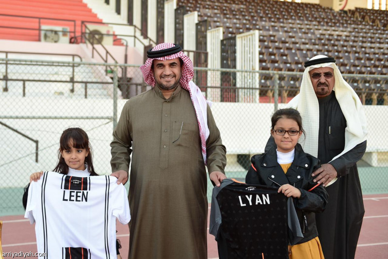 Albultan celebrates the family of young people .. and include them with the rewards of the team