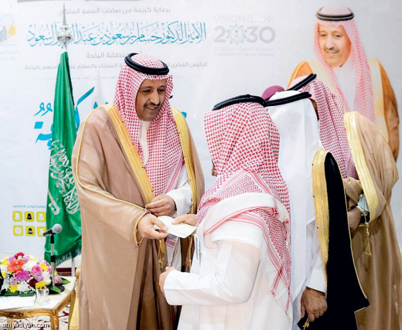 صورة التقطت لأمير الباحة لحظة تدشين الحملة (واس)