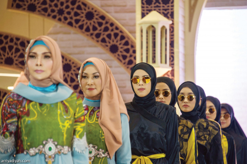 صورة التقطت لعارضات أزياء إندونيسيات في معهد الأزياء الإسلامية (الفرنسية)