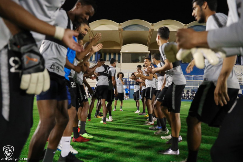 عموري يشعل تدريبات الأزرق ويرتدي الرقم 21