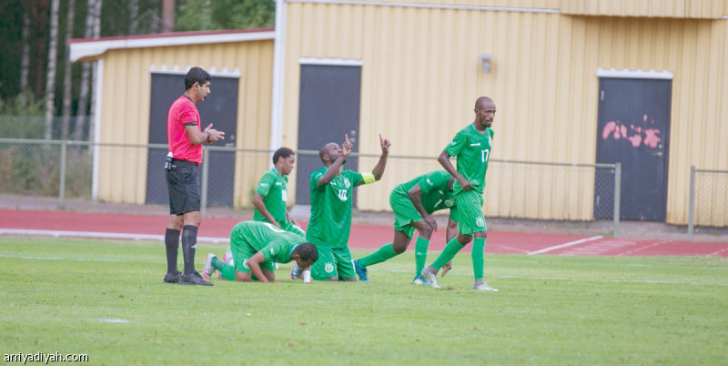 صورة التقطت أمس لفرحة المنتخب السعودي بعد التسجيل في اليابان (المركز الإعلامي ـ البارالمبية)