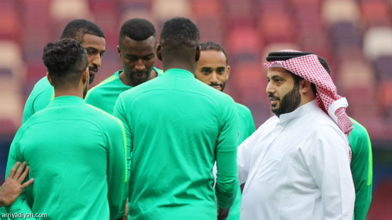 آل الشيخ يحفز لاعبي الأخضر قبل موقعة الروس