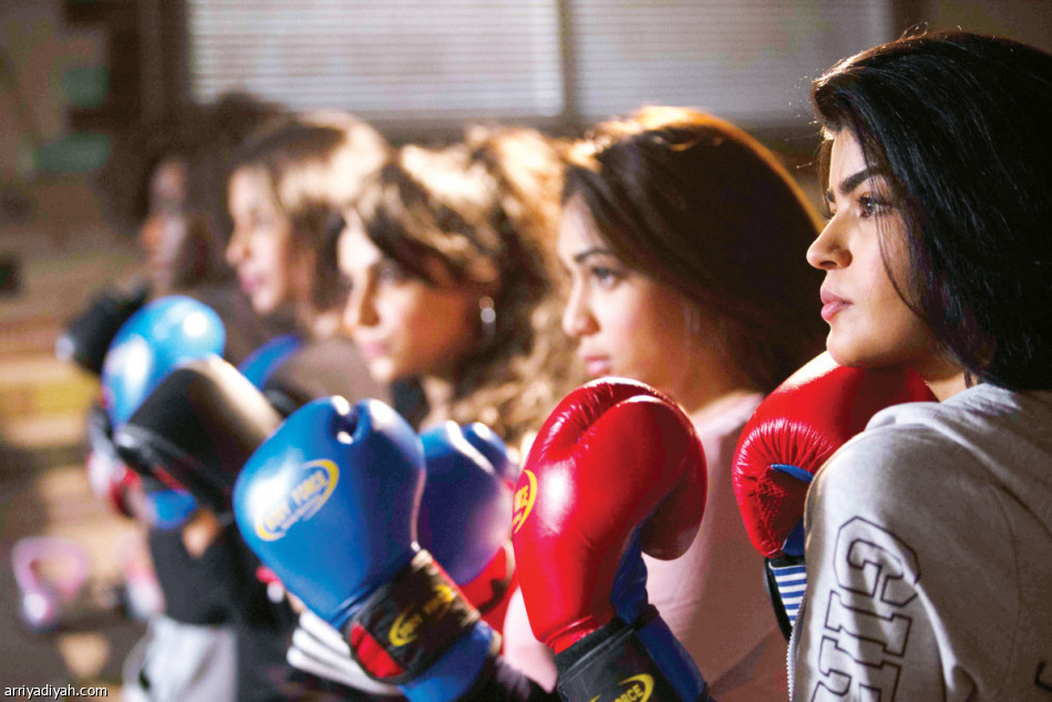 ملاكمة بنات بين جريدة أبو ظبي والرياض الرياضية