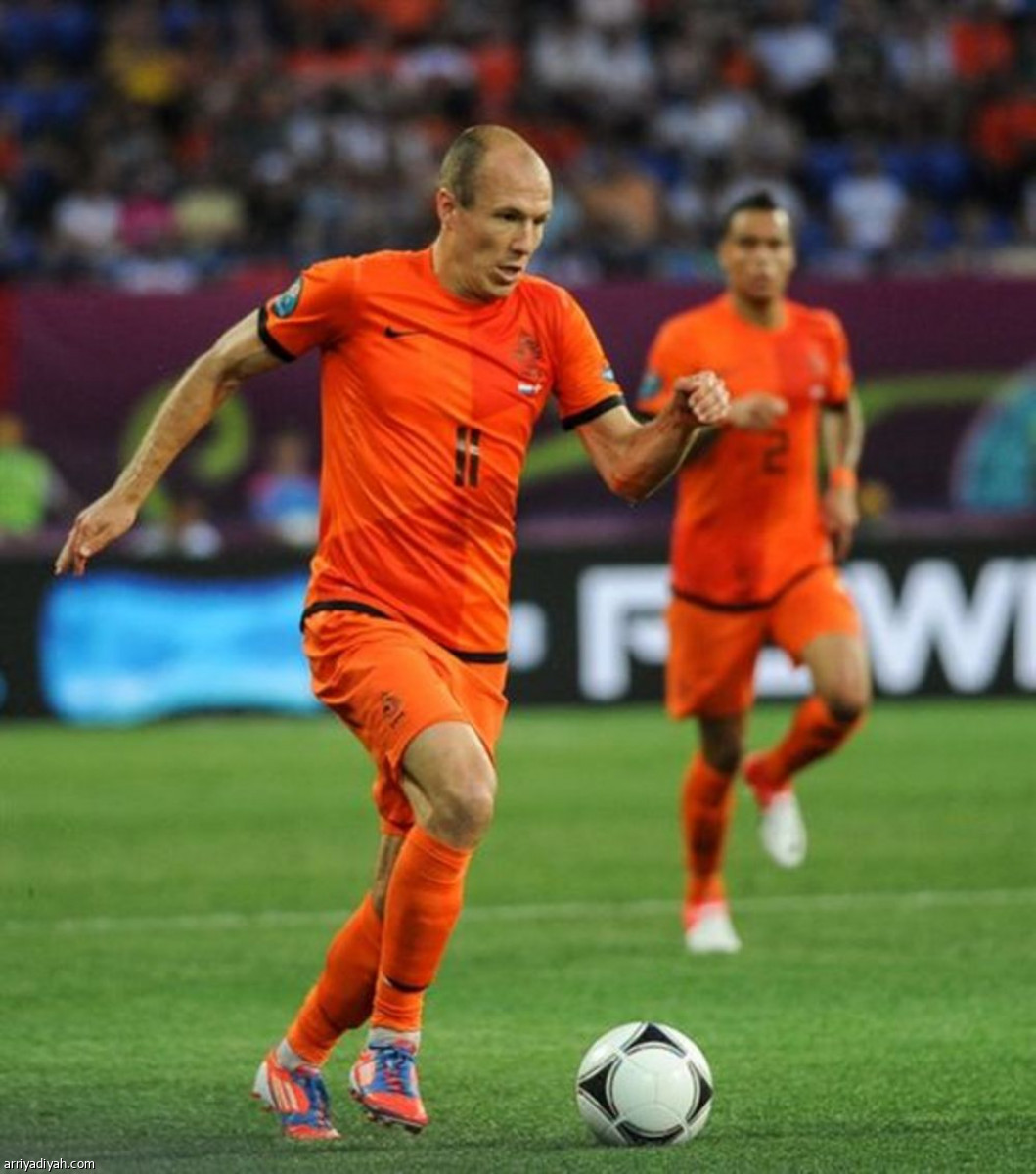 /media/iris/645026-528px-arjen_robben_20120609.jpg