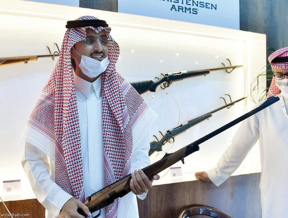 في معرض السعودية السلاح سعوديات يجذبهن