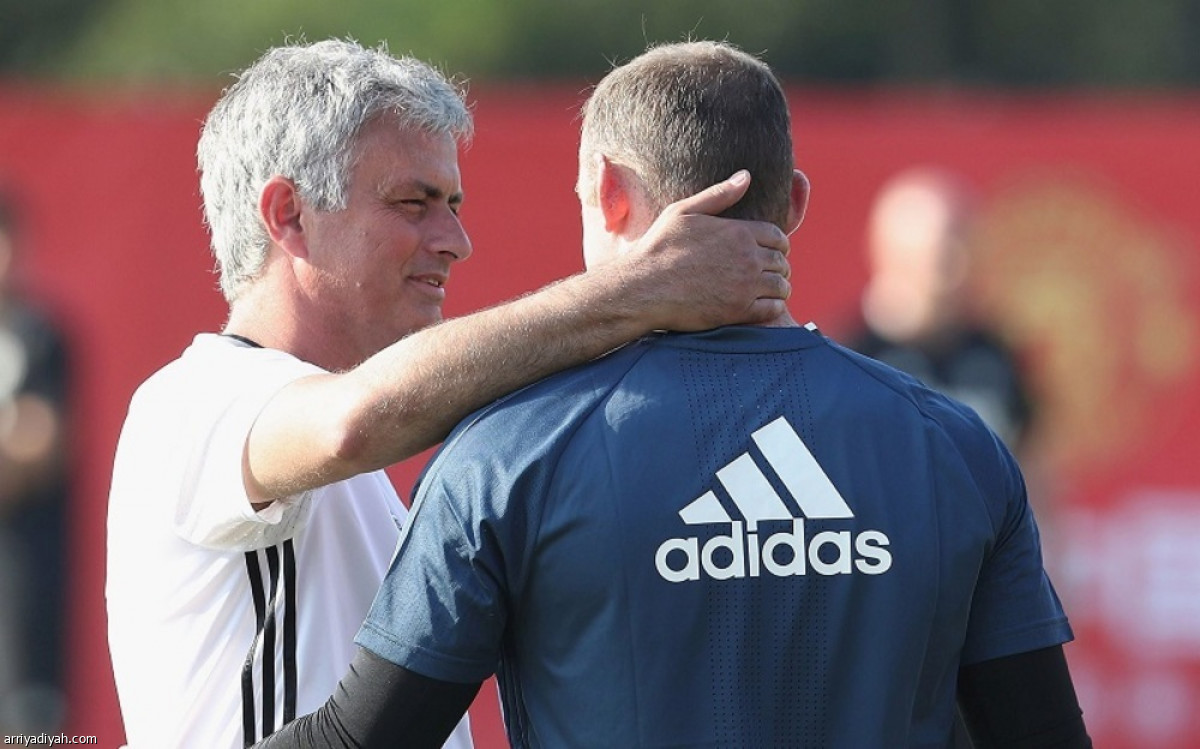 /media/iris/566771-wayne-rooney-and-mourinho.jpg