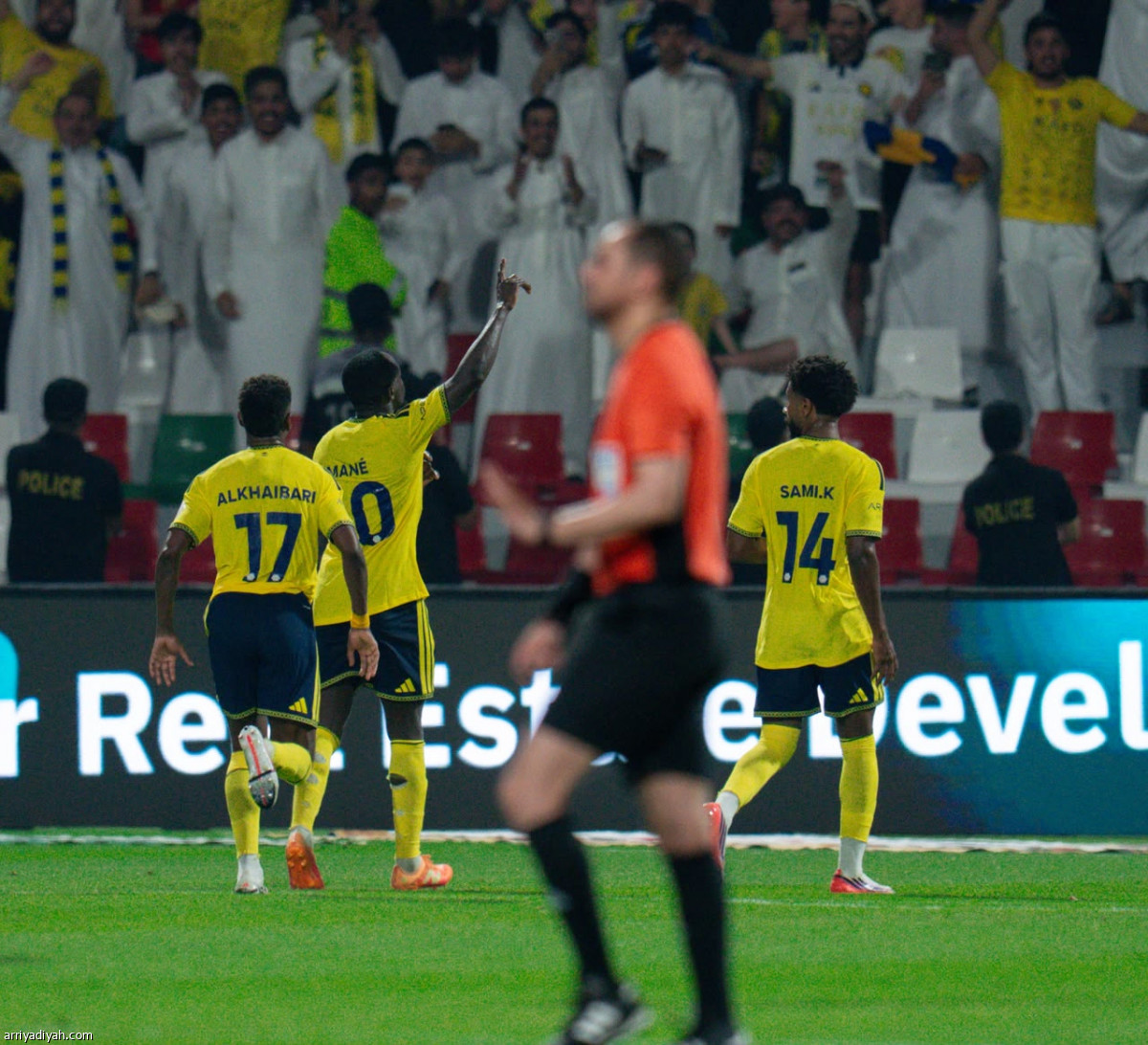 النصر يقلبها