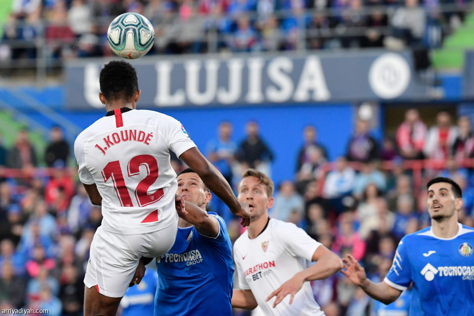 إشبيلية يقسو على خيتافي بثلاثية نظيفة في الدوري الإسباني