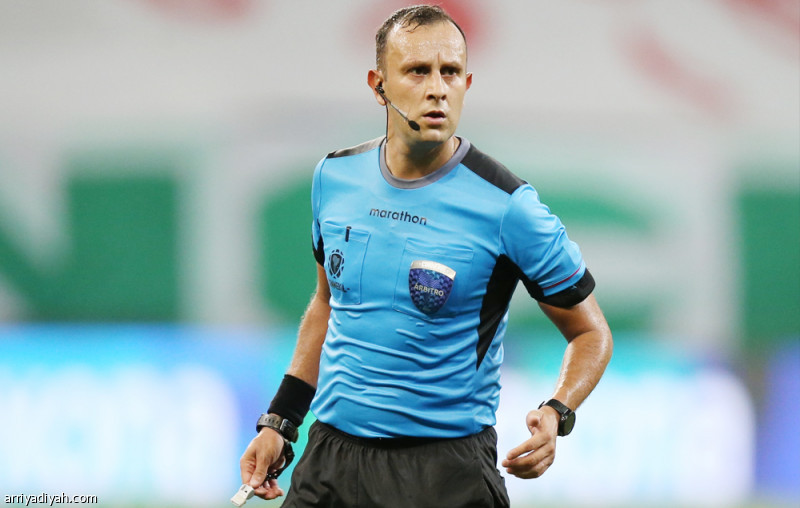 الحكم الأرجنتيني داريو هيريرا يقود كلاسيكو الاتحاد والهلال في دوري روشن السعودي