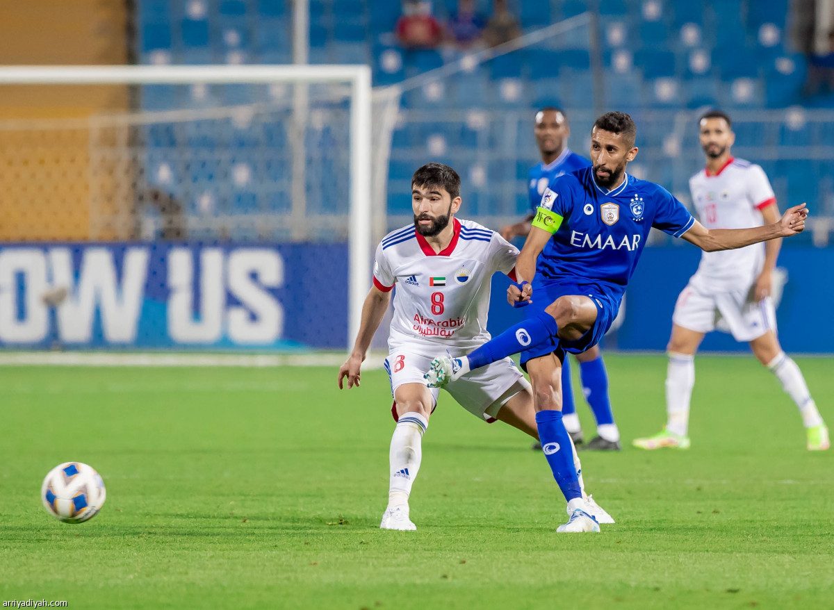 الهلال يرفض السقوط