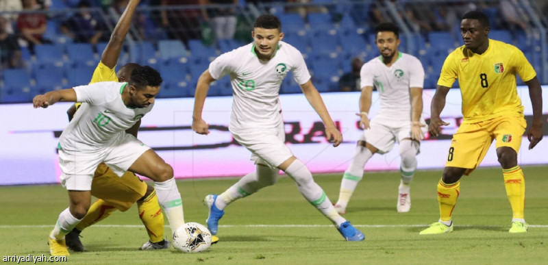 هيرفي يبدأ مشوار الأخضر بتعادل أمام مالي