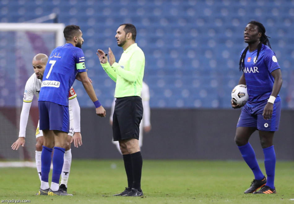 الهلال ينجو بـ«رأسية قاتلة» في الكلاسيكو