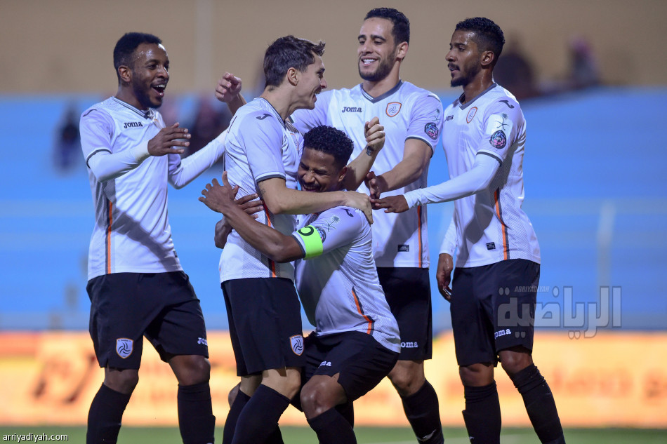 الشباب يواصل انطلاقته القوية ويظفر بنقاط الباطن