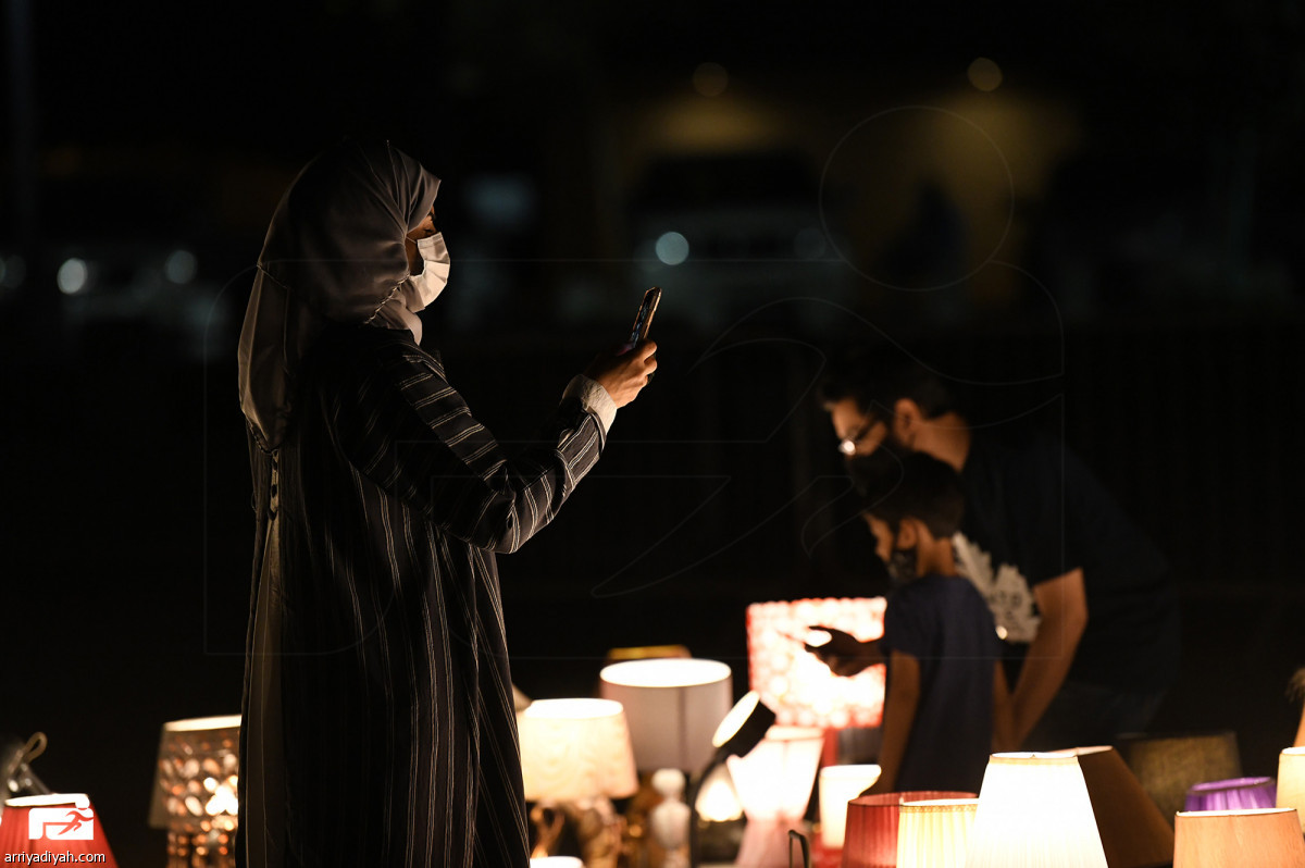 «حديقة النخيل» تشع بـ«نور الرياض»