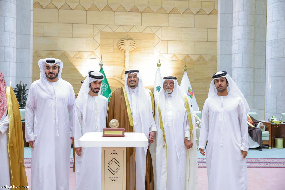 نائب أمير الرياض يكرم أبطال مهرجان المؤسس