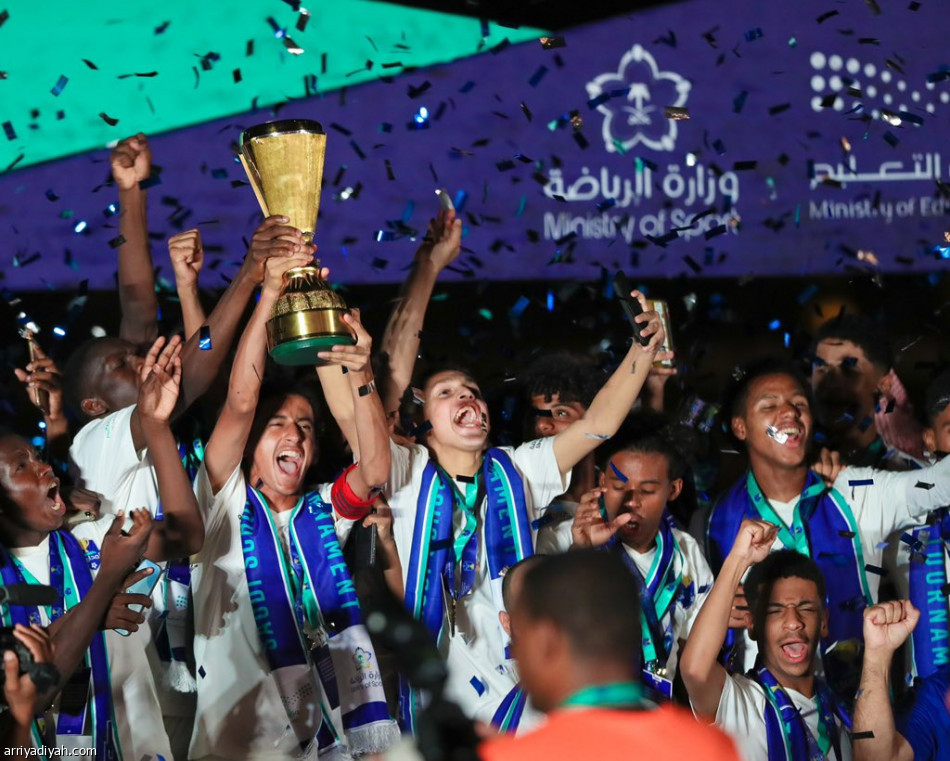 الفرسان والرازي يتوجان بـ«نخبة المدارس»
