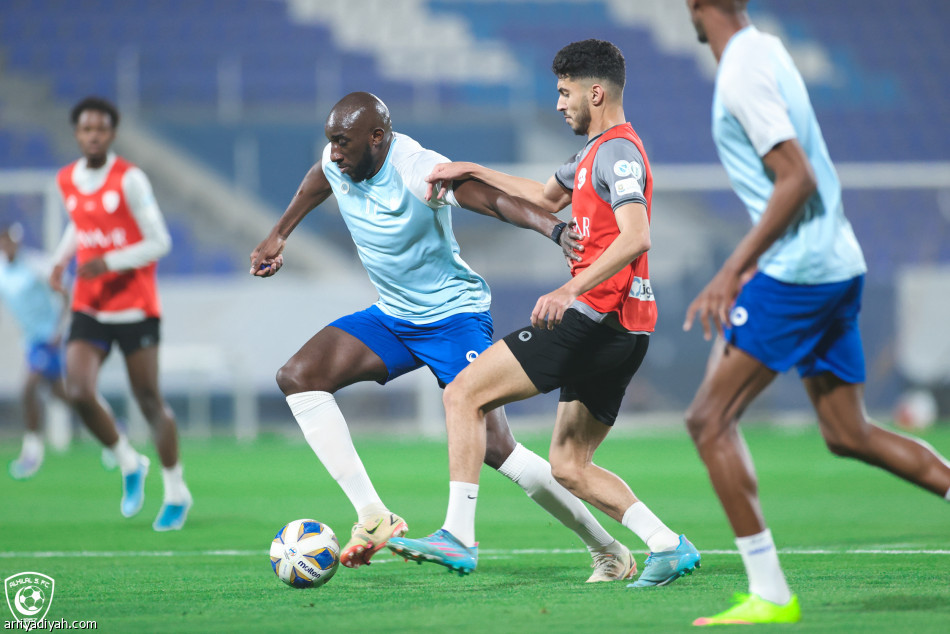 دياز يريح رباعي الهلال قبل الشارقة