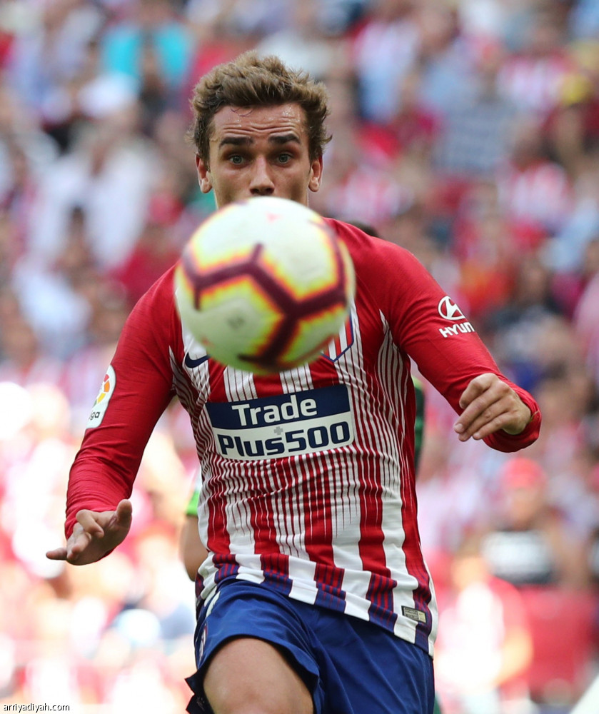 أتلتيكو مدريد يفلت من الخسارة أمام إيبار