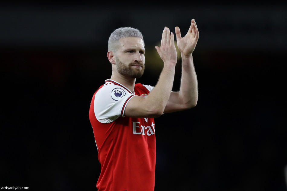 أوباميانج يقود أرسنال إلى فوز مثير على إيفرتون