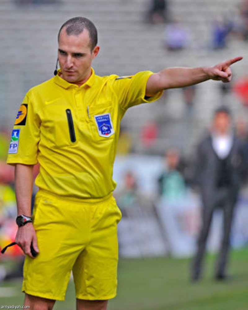 صافرة فرنسية لموقعة الأهلي والتعاون