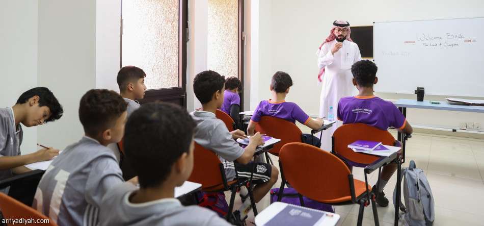 مهد تعزز إنجليزية 60 موهوبًا