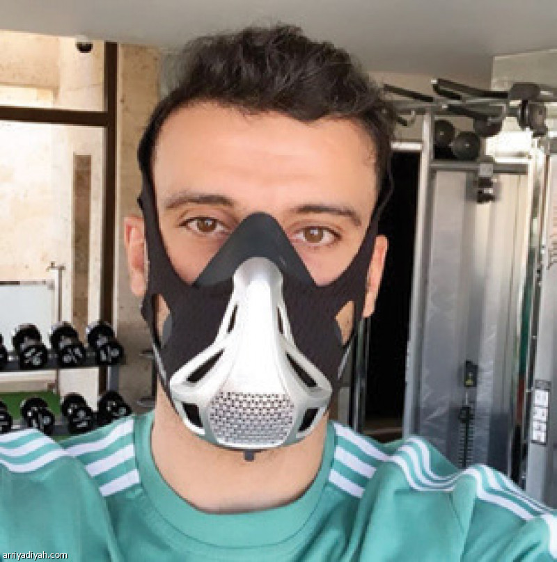 السومة يكشف عن سر القناع