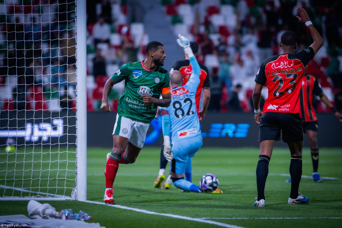 الرياض يعود وينتصر