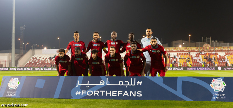 الاتحاد الدولي لكرة القدم يوقف 21 ناديًا سعوديًا عن تسجيل اللاعبين بينهم ضمك