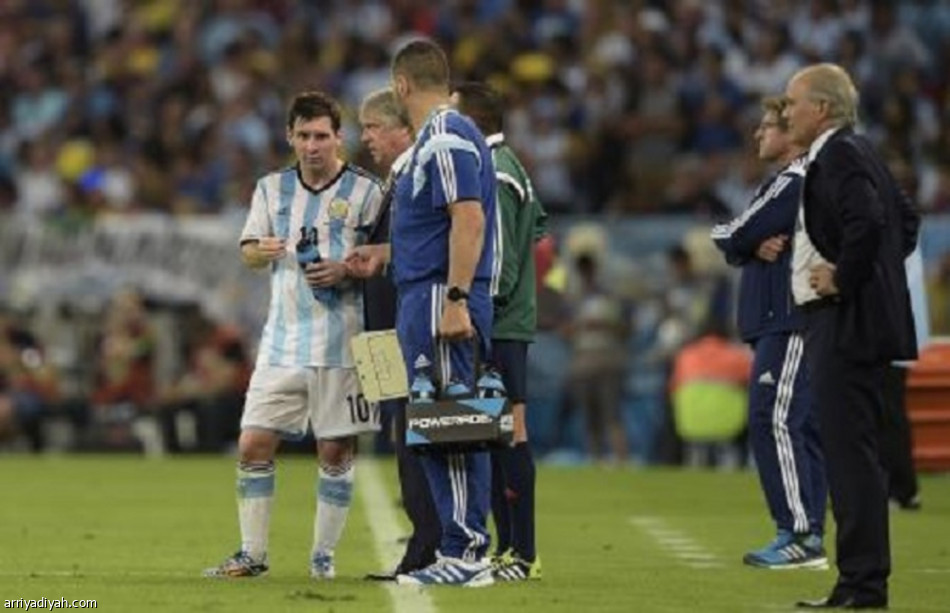 ميسي يقود الأرجنتين لتخطي البوسنة  في بداية حلم التتويج الثالث 