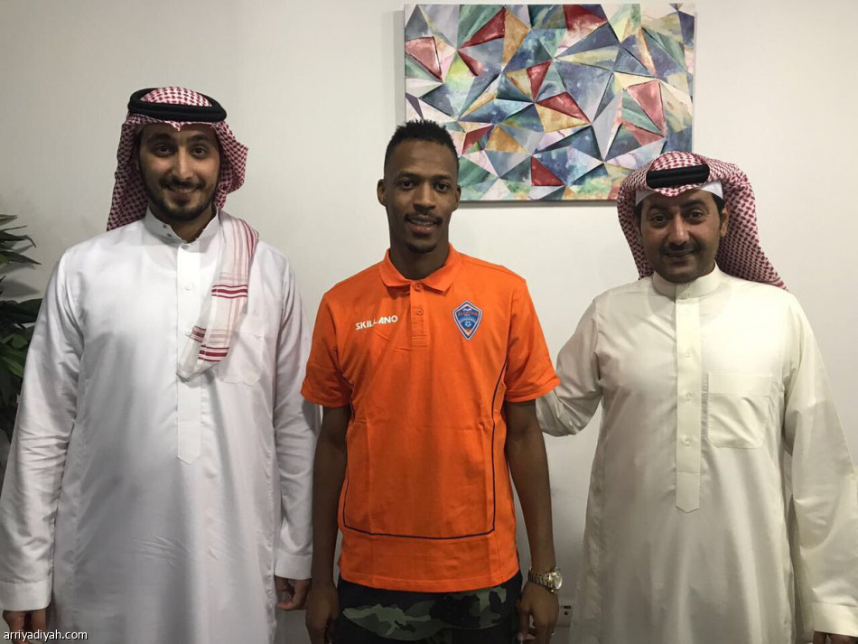 صفقات الفيحاء المتواصلة تخطف الأضواء