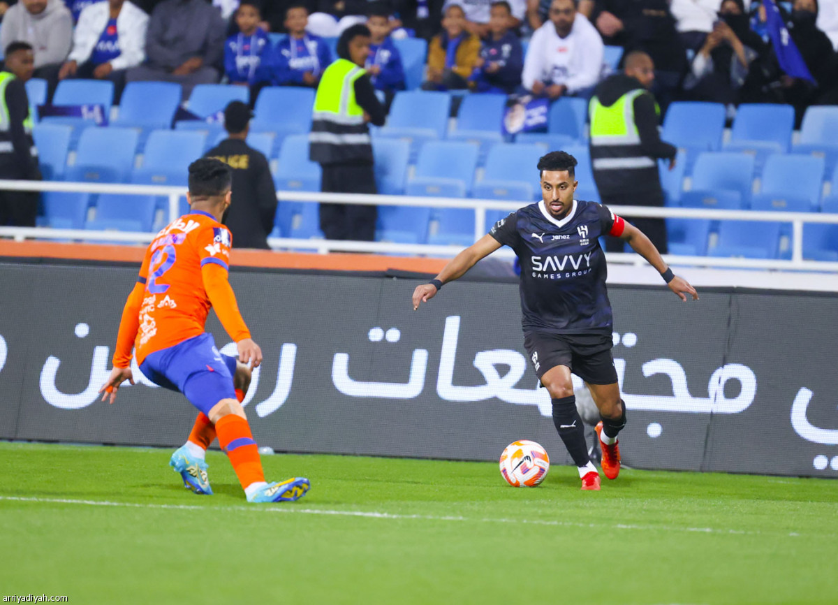 الهلال لا يتوقف