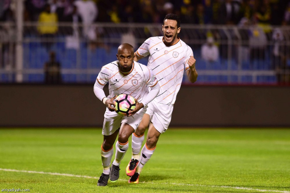 الشباب يفرمل انطلاقة النصر